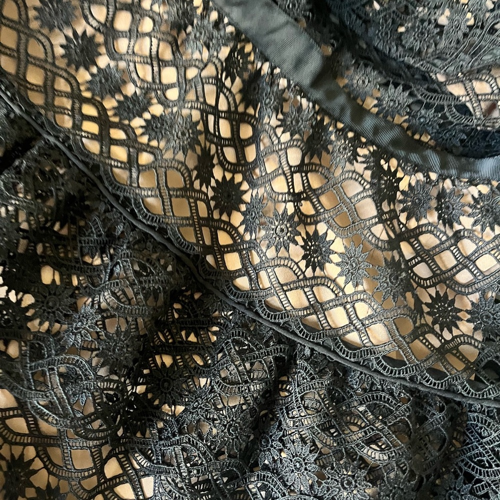 Self portrait dress like new. Black , lace size 6 - Picture 7 of 9
